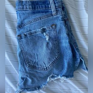 Abercrombie Curve Love High Rise Mom Short size 4 / 27